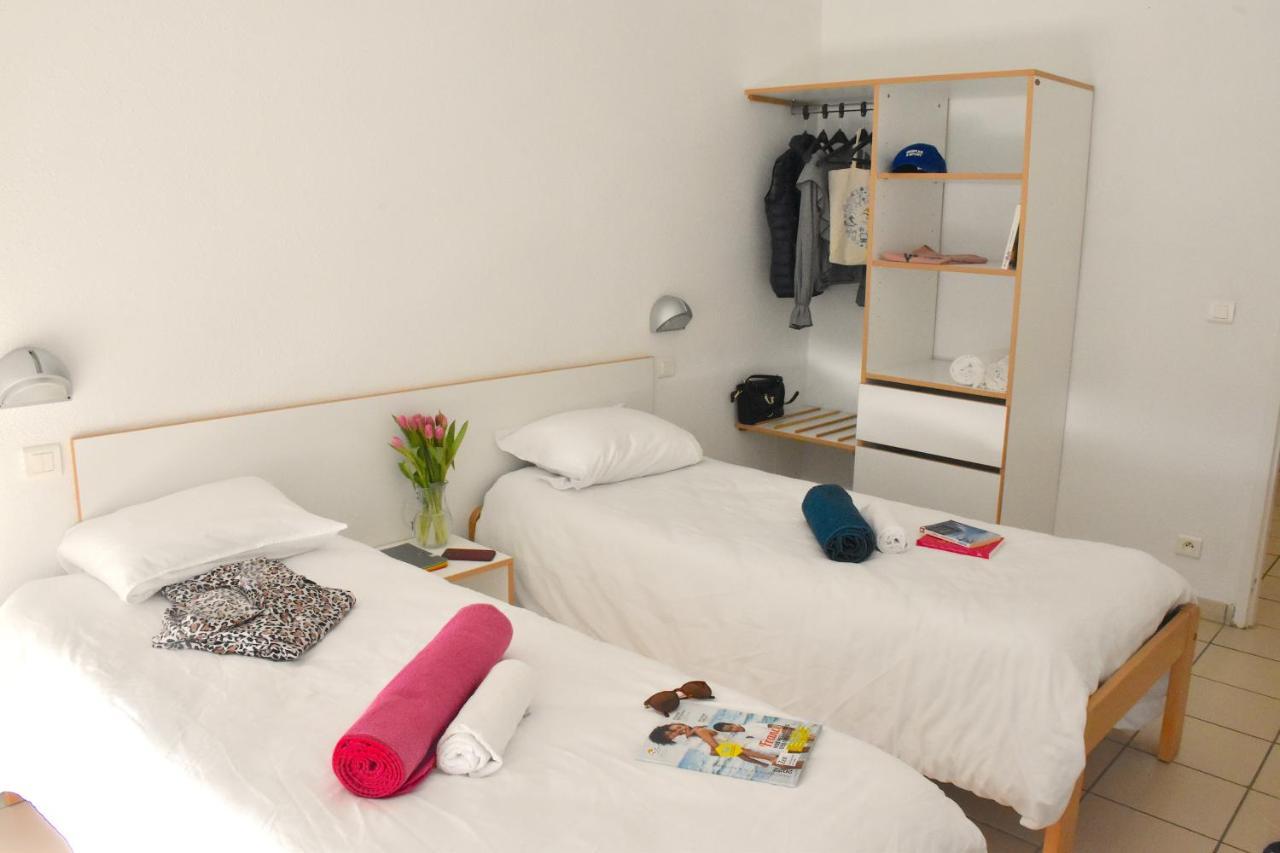 Aparthotel ULVF Les Romarins à Fleury  Extérieur photo