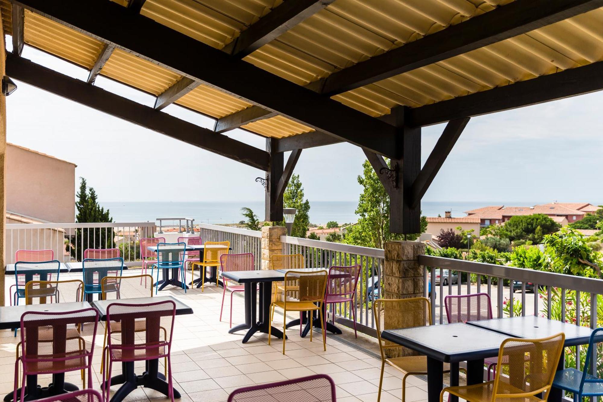 Aparthotel ULVF Les Romarins à Fleury  Extérieur photo