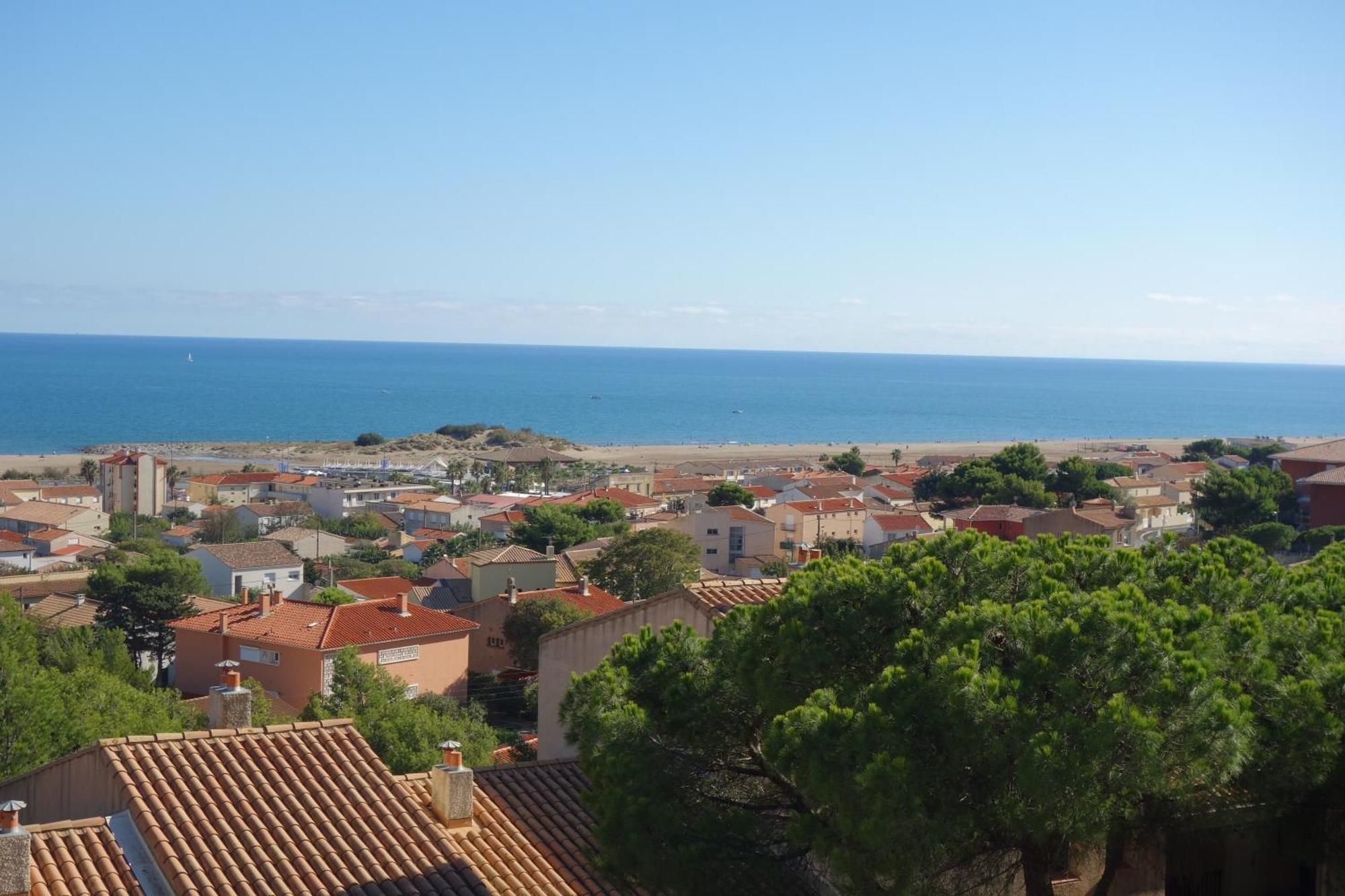 Aparthotel ULVF Les Romarins à Fleury  Extérieur photo
