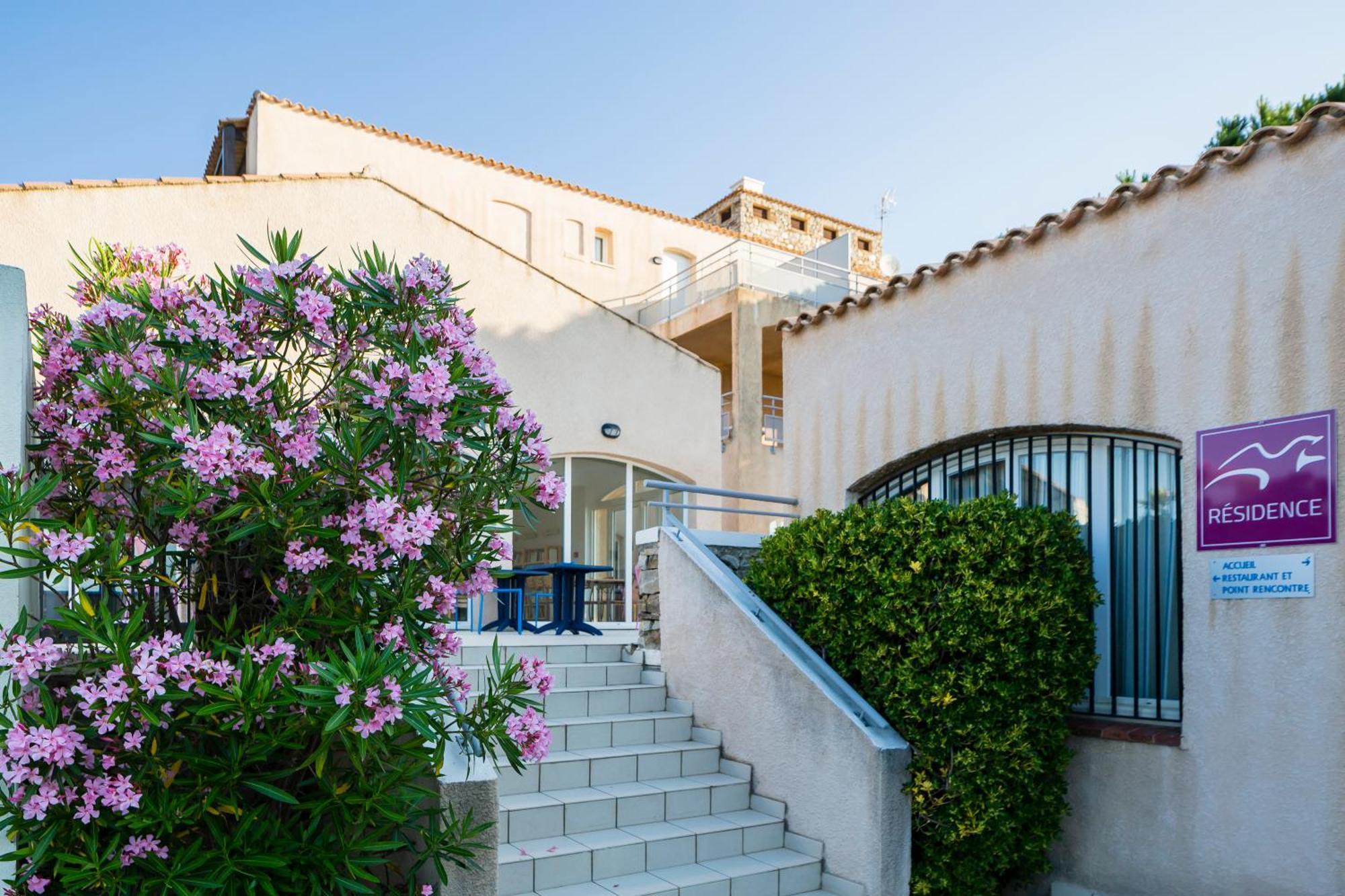 Aparthotel ULVF Les Romarins à Fleury  Extérieur photo
